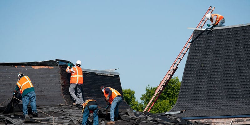 hiring the right commercial roofing contractors for your needs